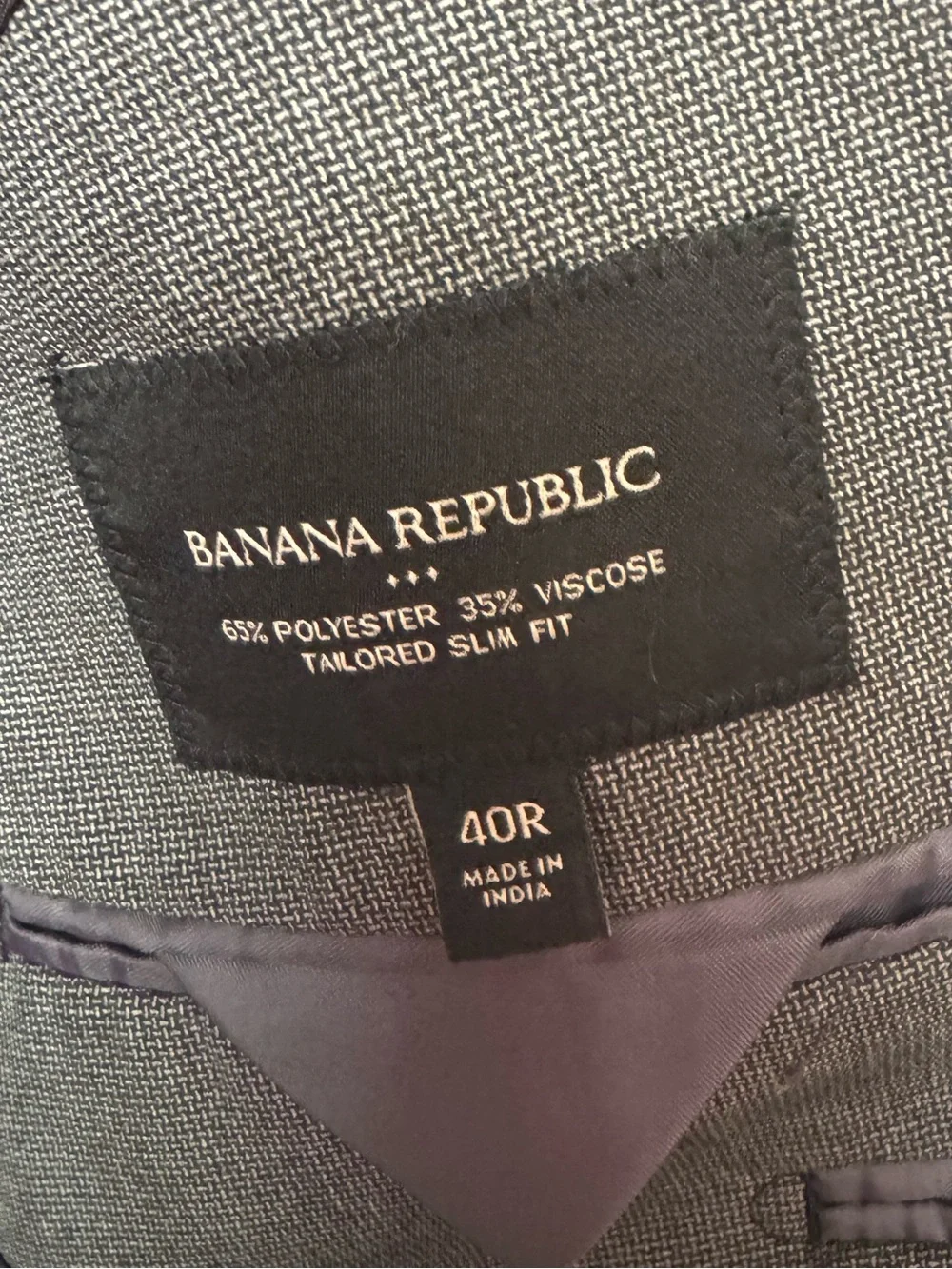 BANANA REPUBLIC Men’s Slim Fit Gray Suit- size 40 regular and pants are 33/32
